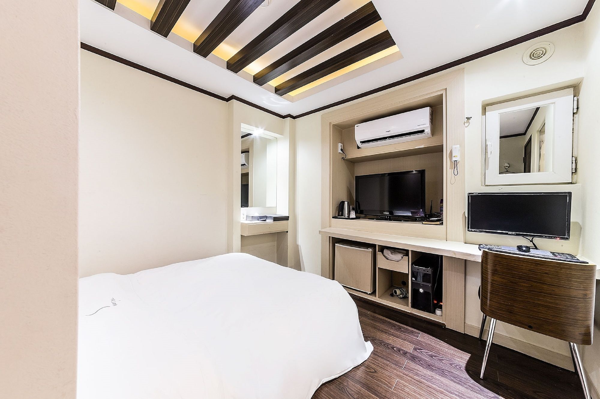 Hotel S