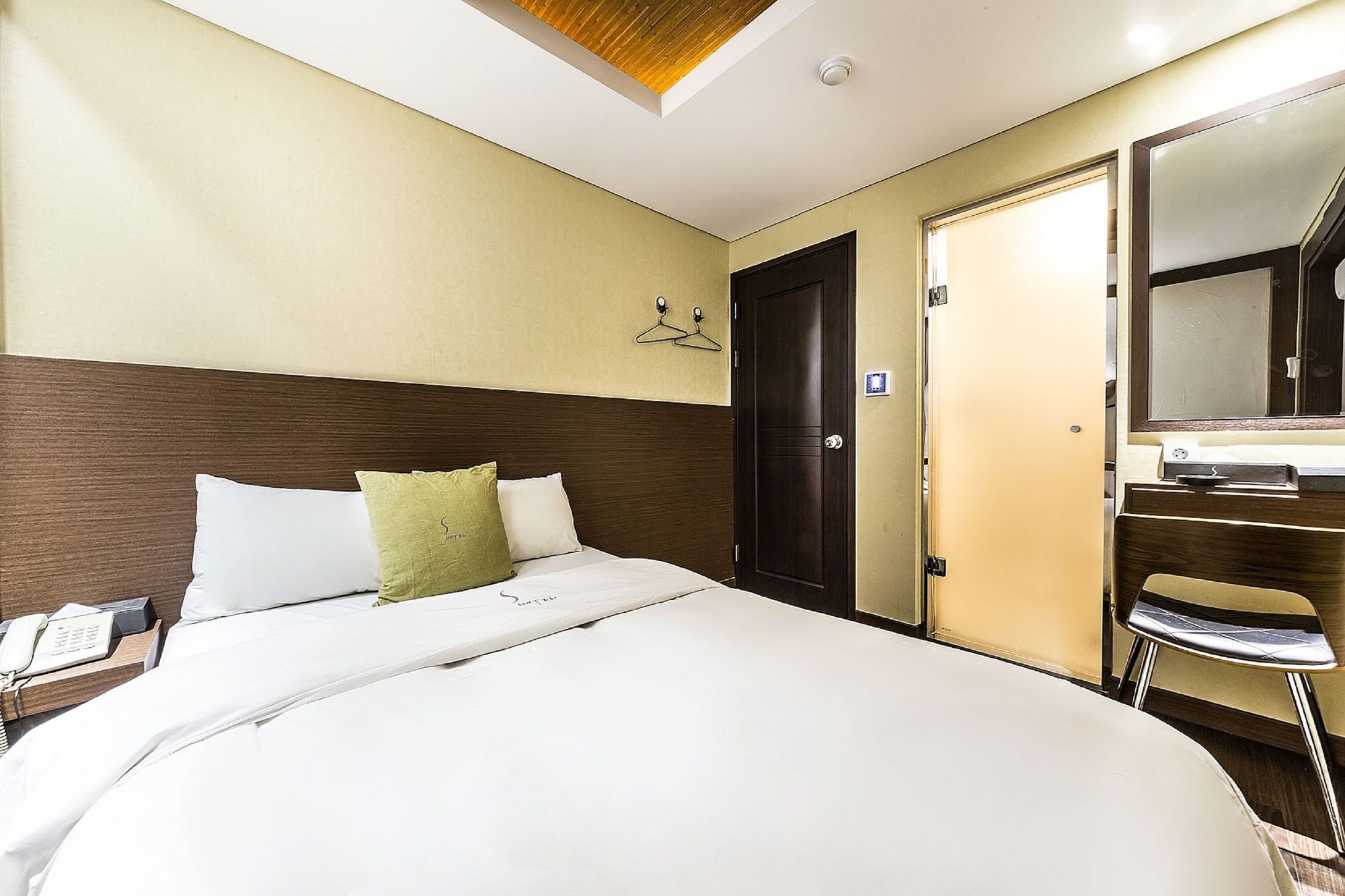 Hotel S