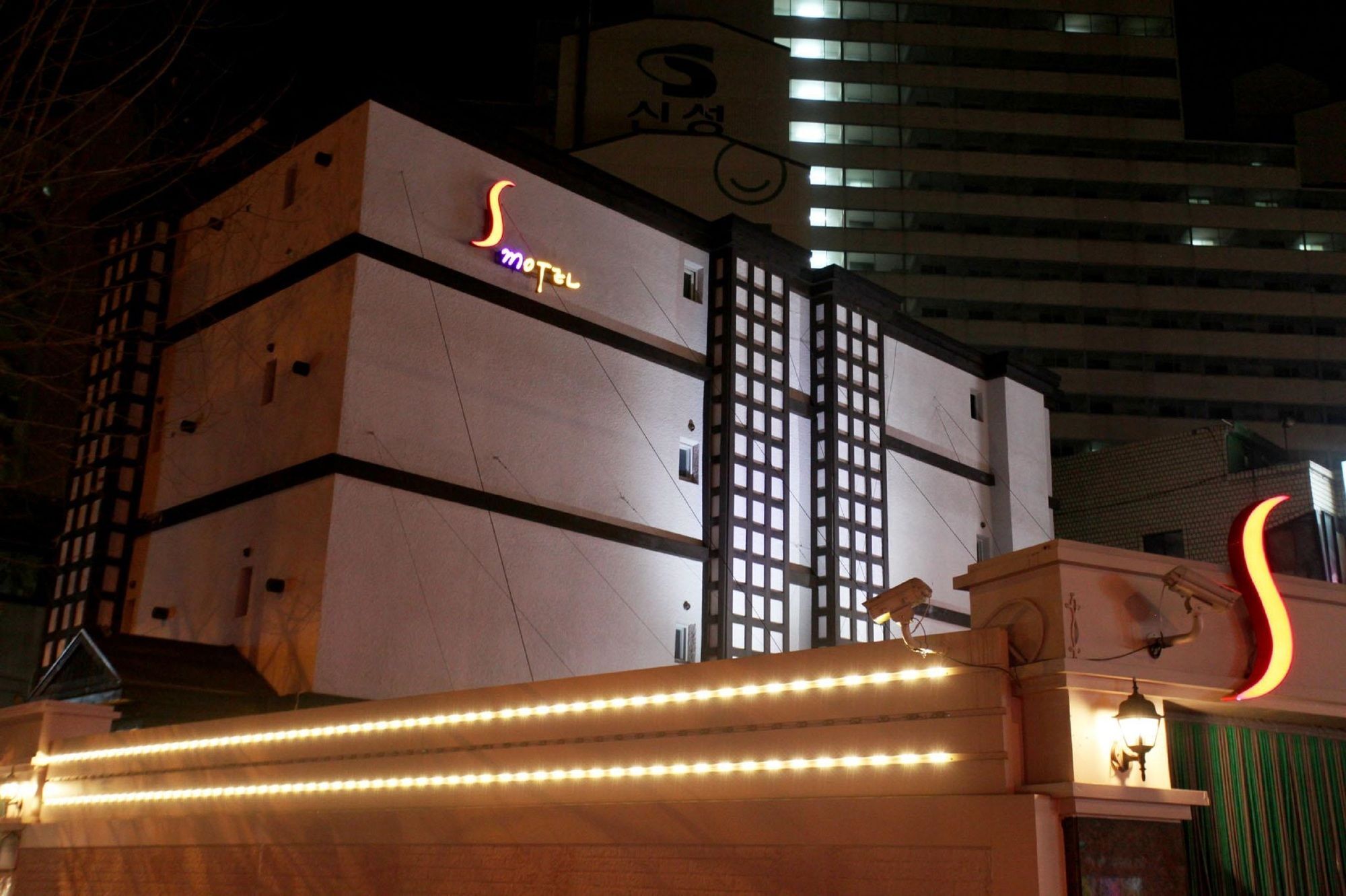 Hotel S