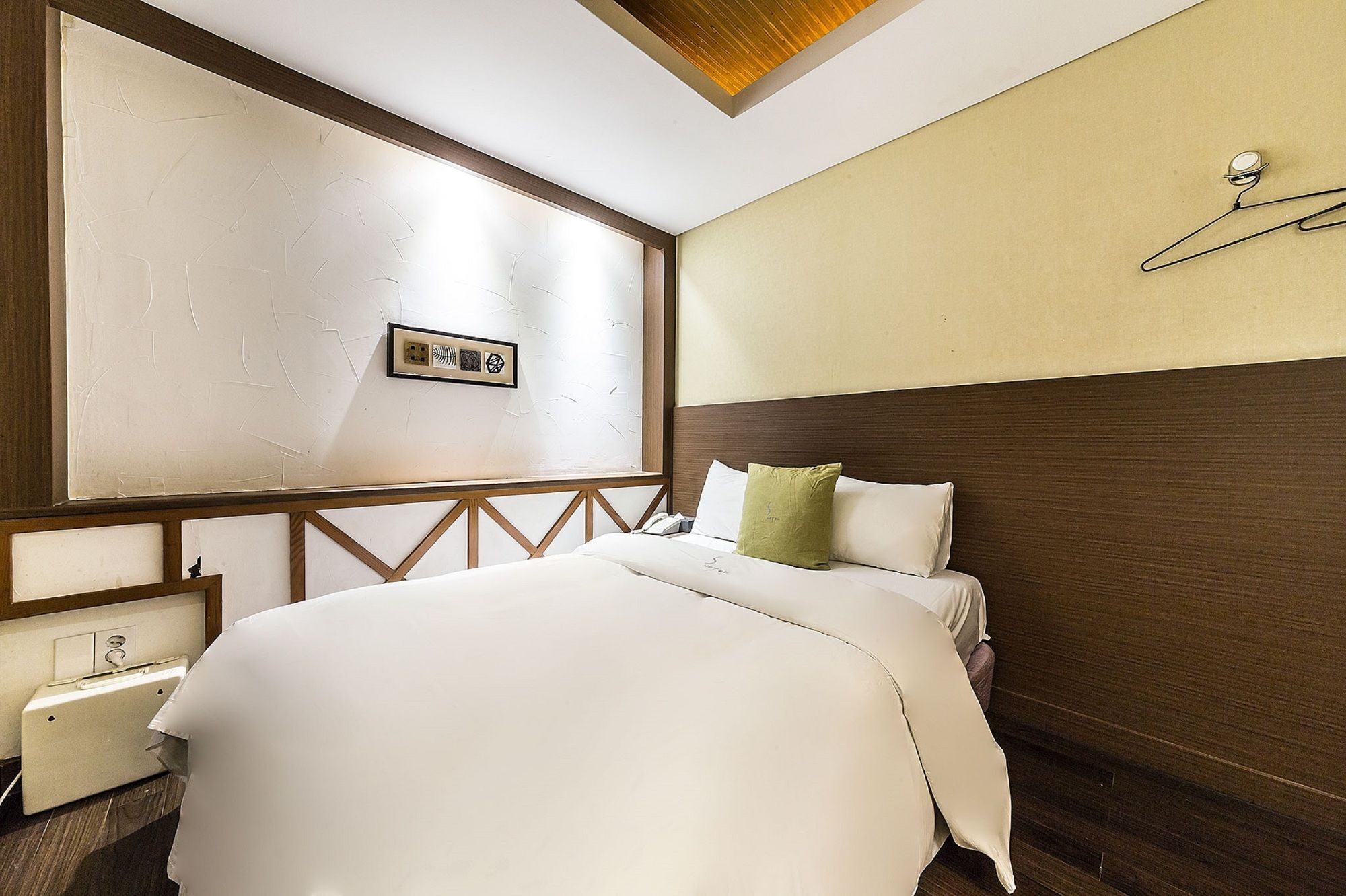 Hotel S